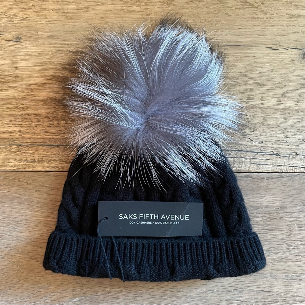 Saks Fifty Avenue authentic cashmere black beanie.